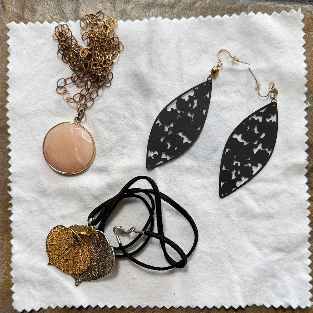 Black and Gold and Rose Quartz Jewelry Set